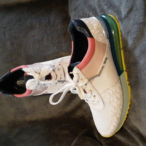 Michael Kors mixed media trainer size 6 and 1/2 - Picture 3 of 7